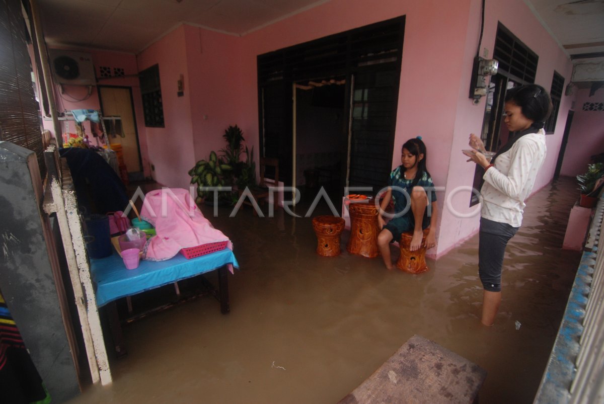 BANJIR MANADO | ANTARA Foto