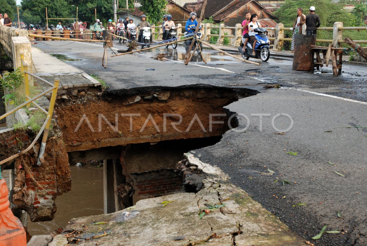 KERUSAKAN INFRASTRUKTUR AKIBAT BANJIR. | ANTARA Foto