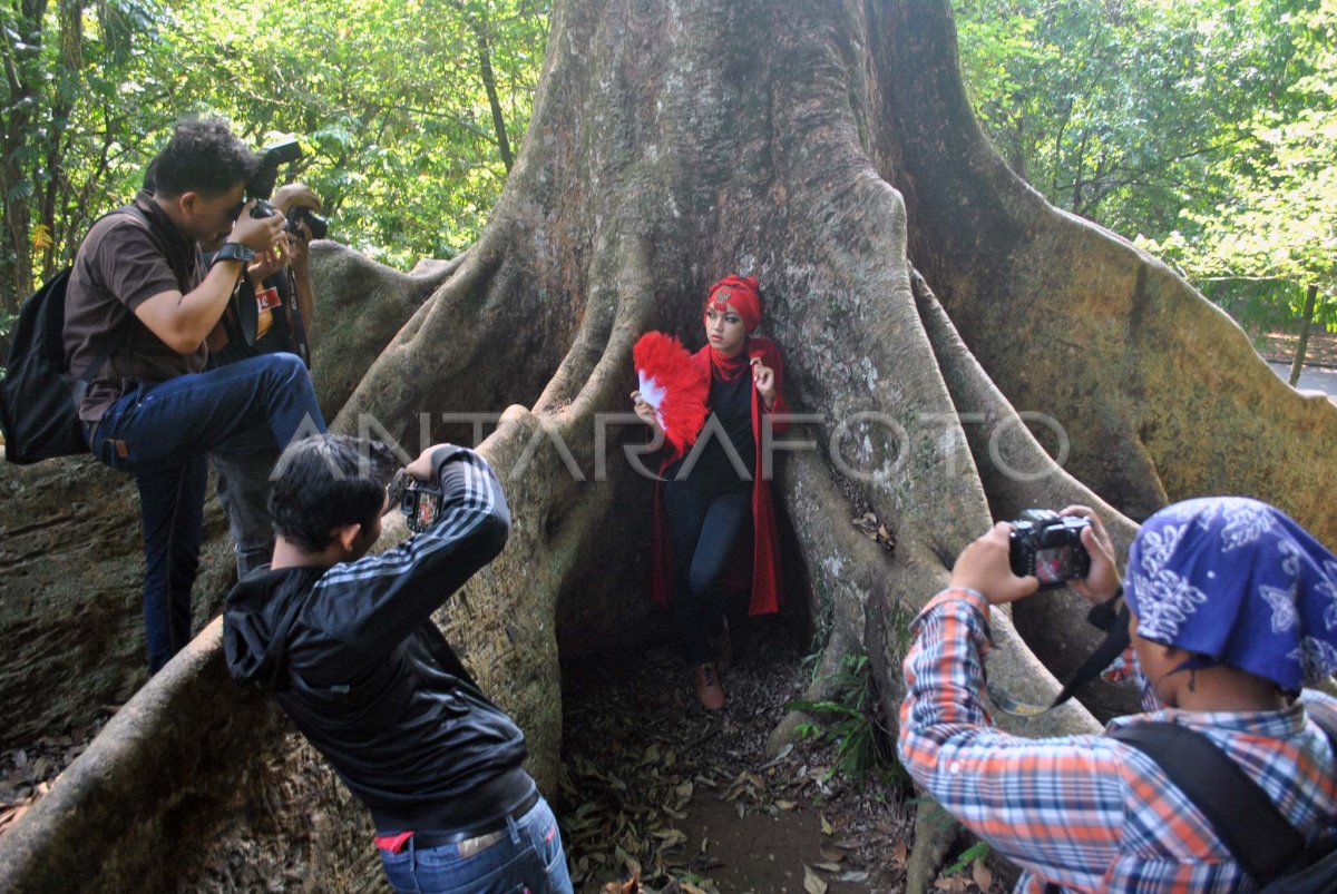 HUNTING FOTO MODEL HIJAB. | ANTARA Foto