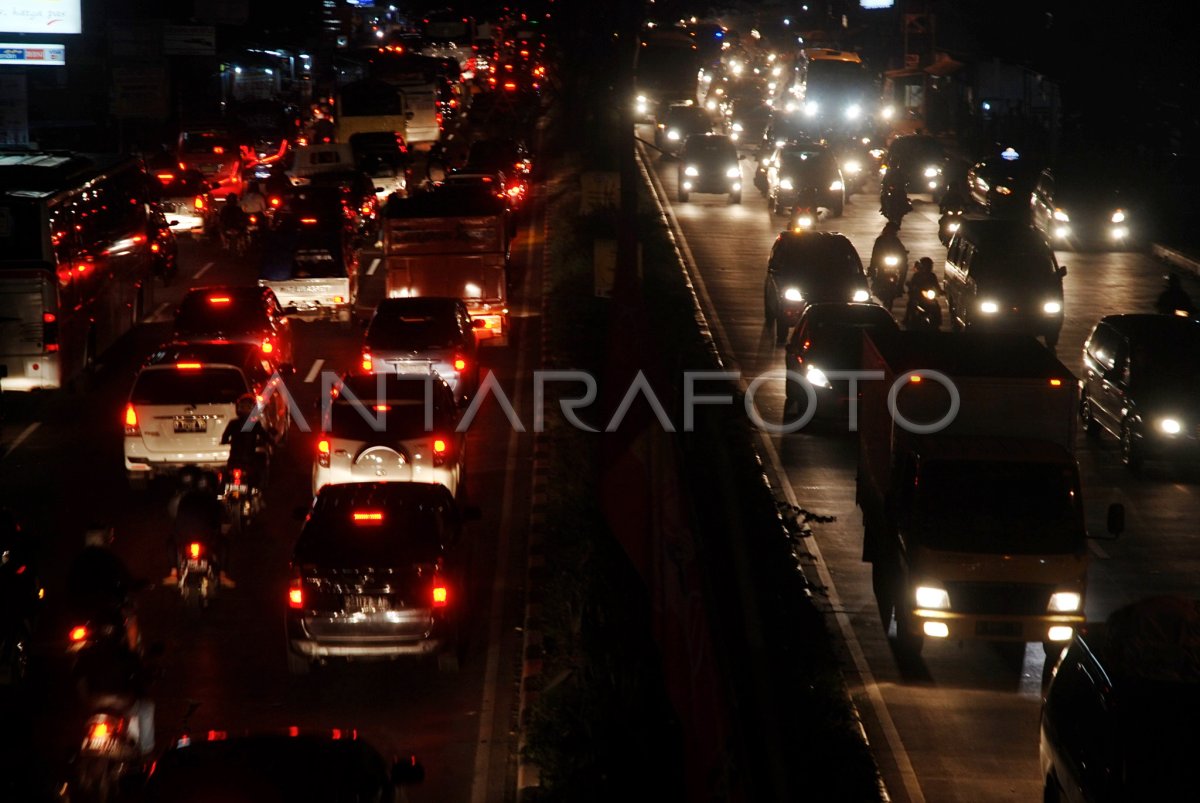 PUNCAK ARUS BALIK BANDUNG | ANTARA Foto