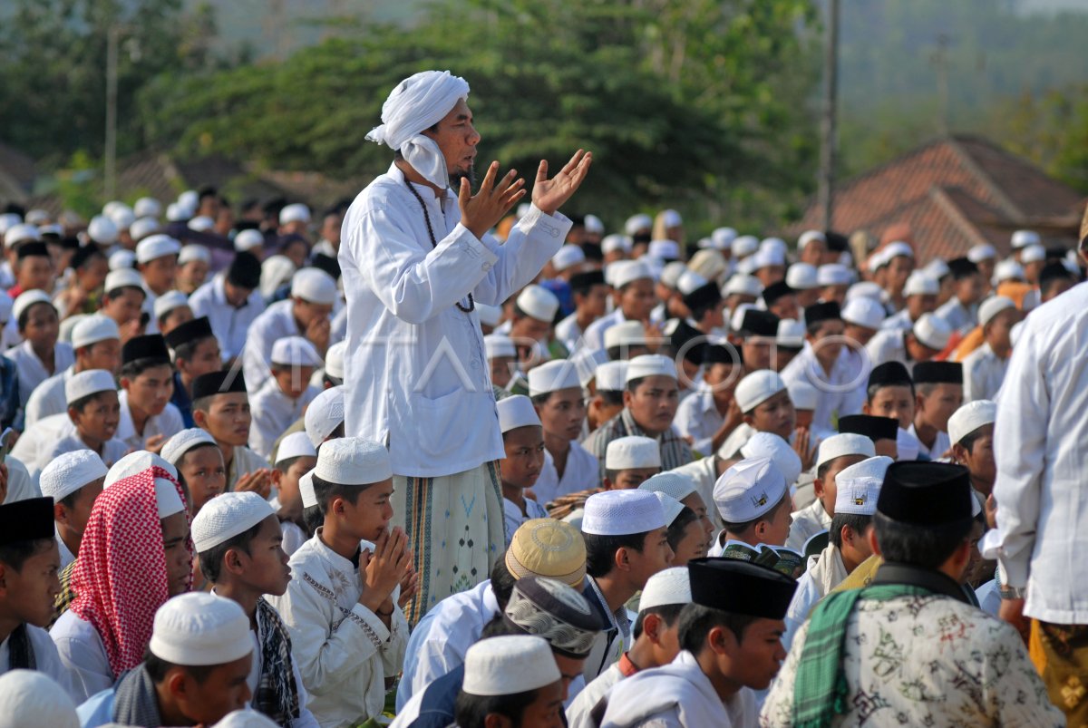 Shalat Minta Hujan Antara Foto