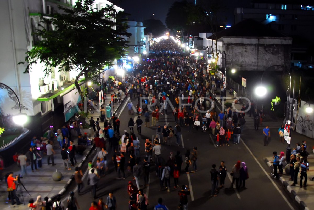 CAR FREE NIGHT | ANTARA Foto