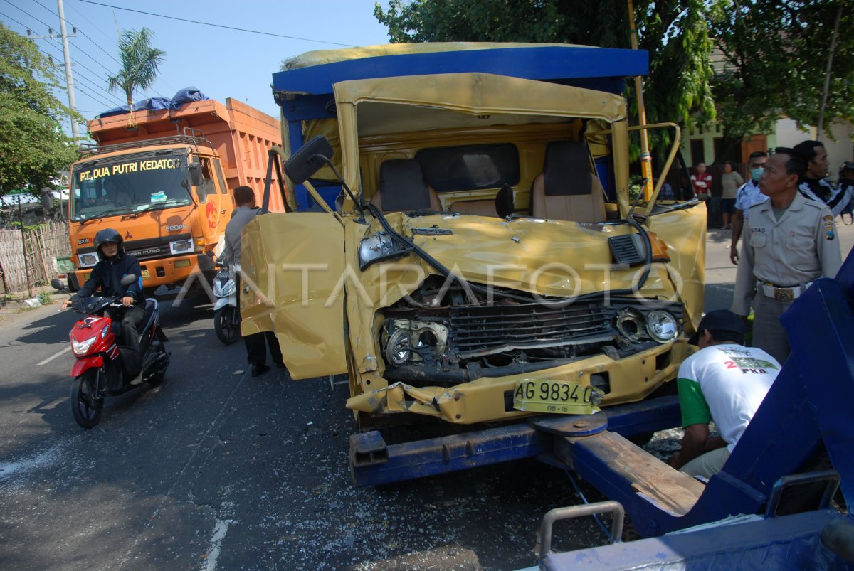 KECELAKAAN LALU LINTAS | ANTARA Foto