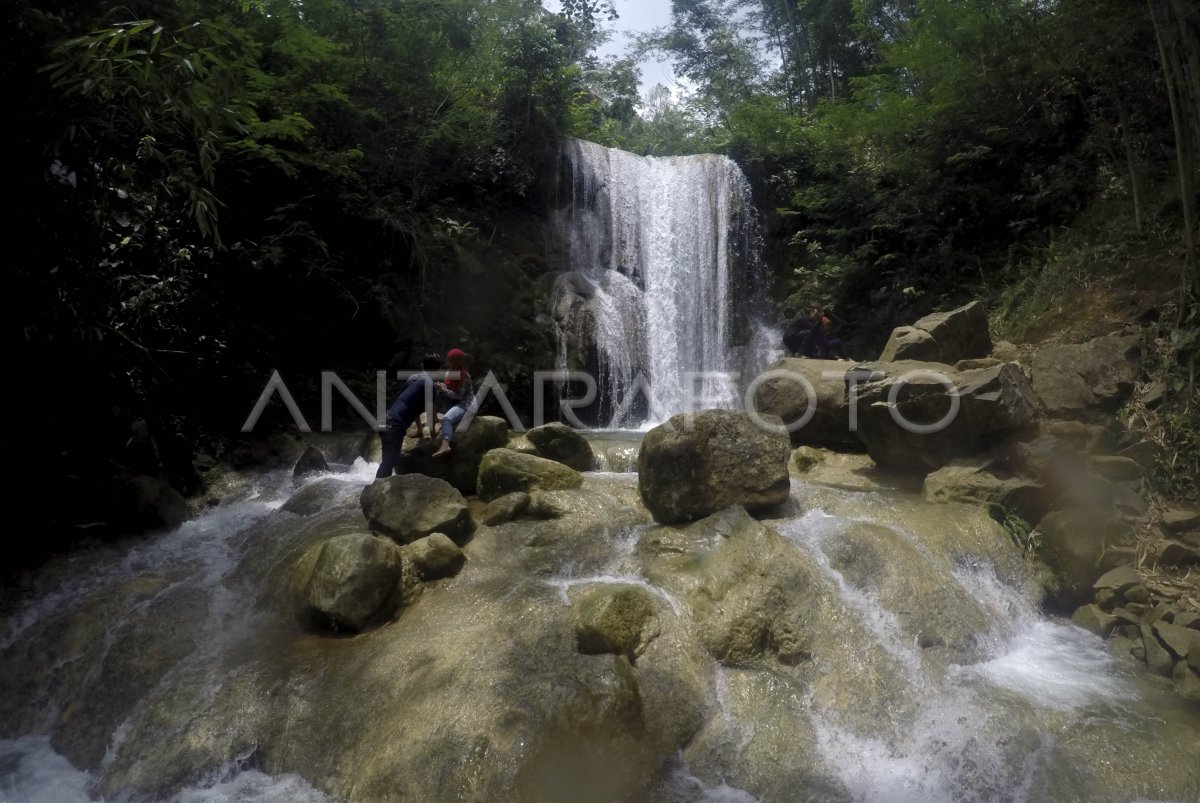 Air Terjun Grojogan Sewu Antara Foto