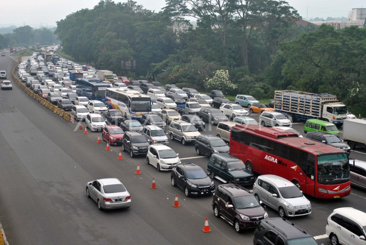 GERBANG TOL BOGOR MACET ANTARA Foto GERBANG TOL BOGOR MACET ANTARA Foto