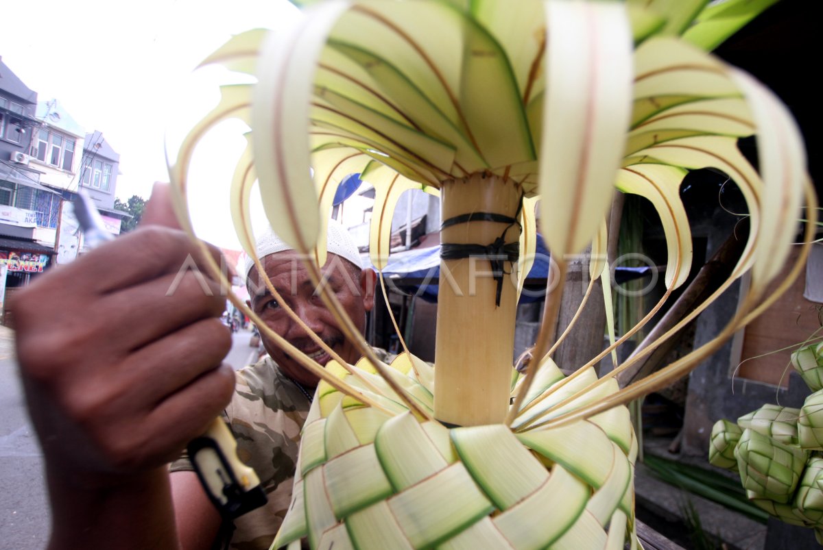 Kerajinan Janur Kuning Antara Foto