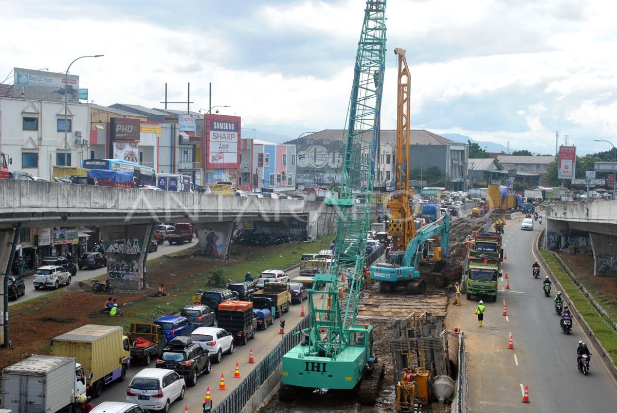 PEMBANGUNAN JALAN TOL BORR SEKSI 2B | ANTARA Foto