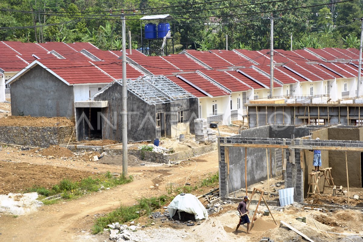 PERATURAN BARU RUMAH SUBSIDI | ANTARA Foto