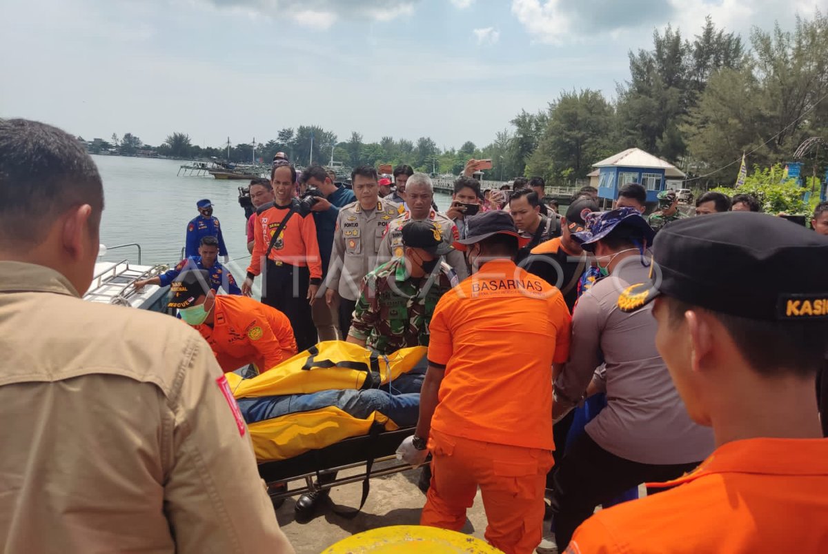 Tim Sar Gabungan Temukan Satu Korban Helikopter Polri Antara Foto