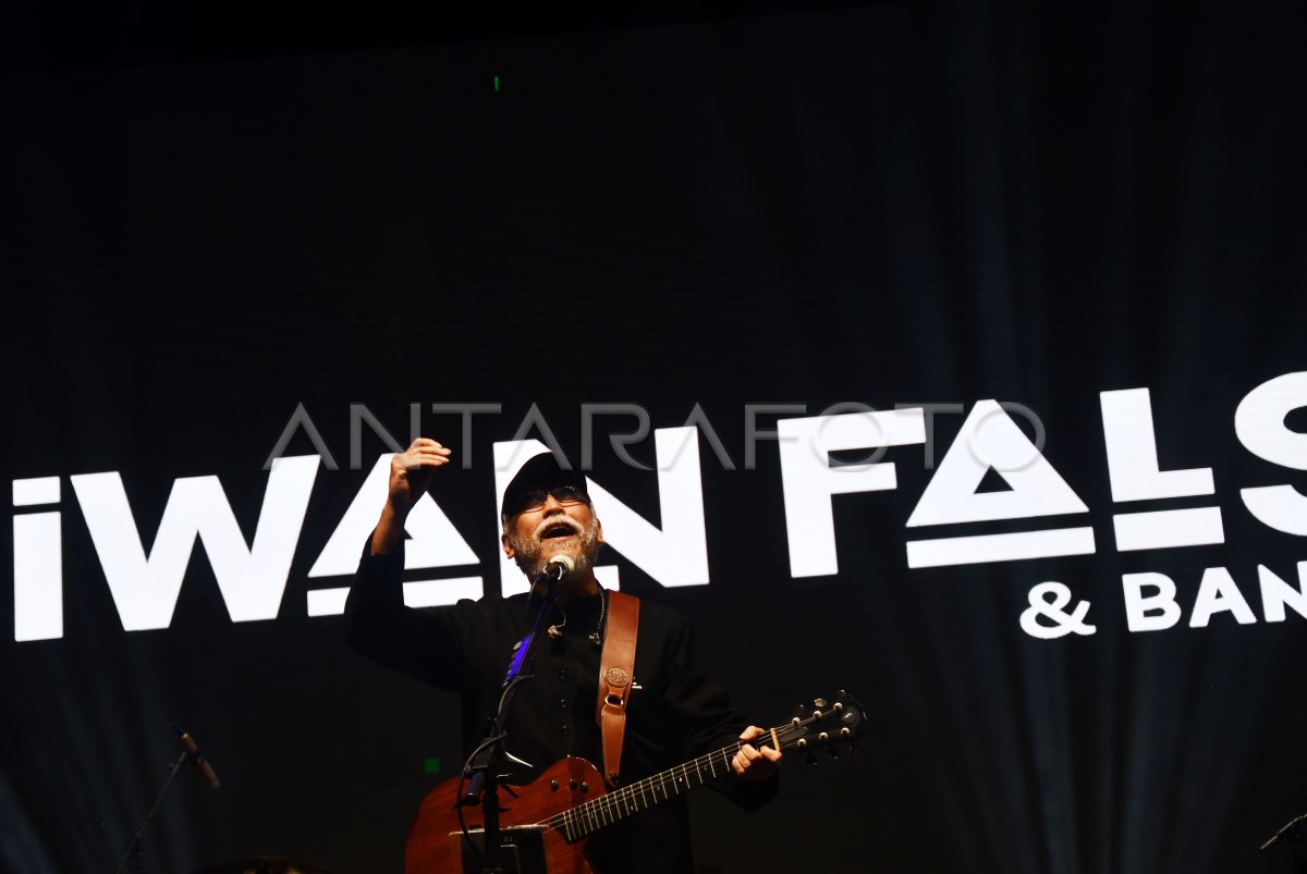 Konser Iwan Fals di Madiun