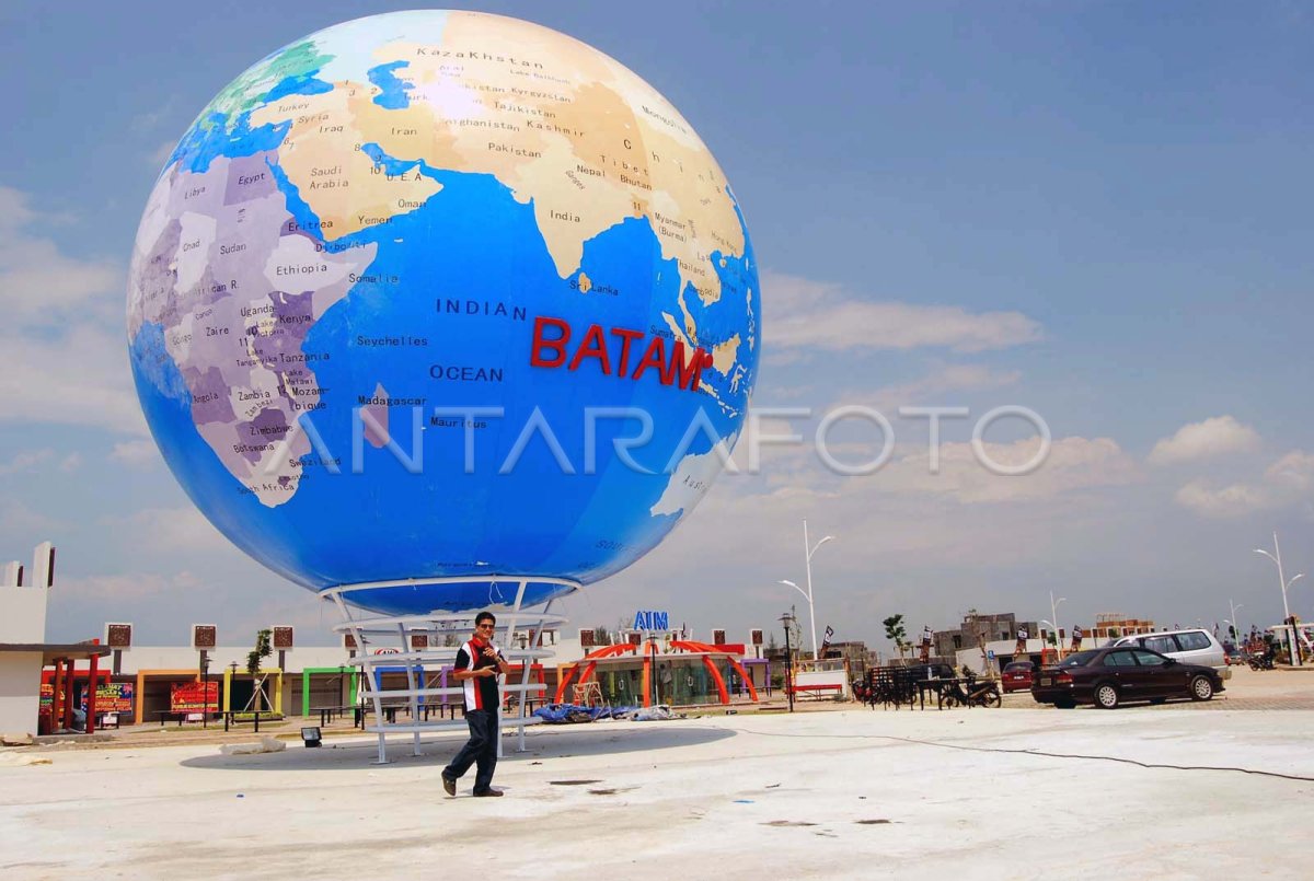 BOLA DUNIA TERBESAR | ANTARA Foto