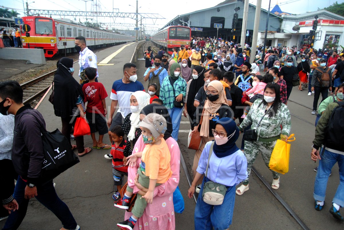 KEPADATAN PENUMPANG KRL COMMUTER LINE DI STASIUN BOGOR | ANTARA Foto