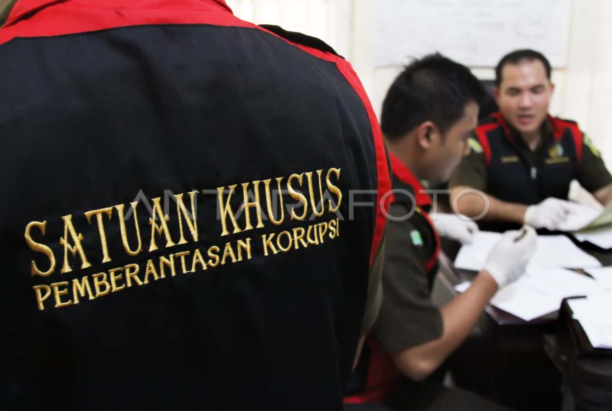 PENGGELEDAHAN KANTOR PDPL | ANTARA Foto