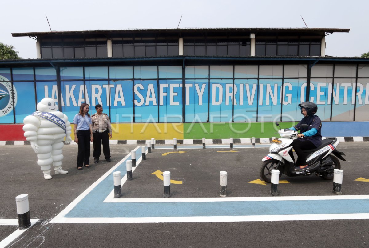 KAMPANYE ROAD SAFETY | ANTARA Foto