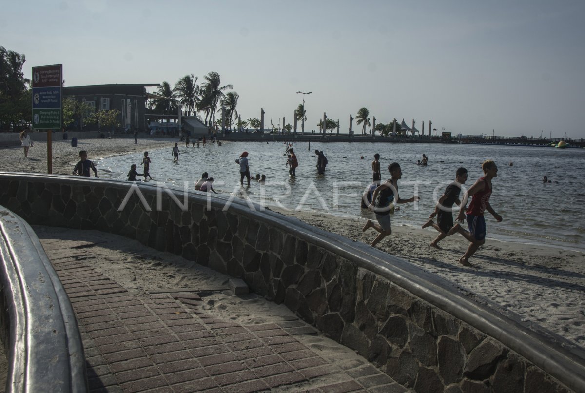 PENERAPAN MASUK ANCOL GRATIS ANTARA Foto PENERAPAN MASUK ANCOL GRATIS ANTARA Foto