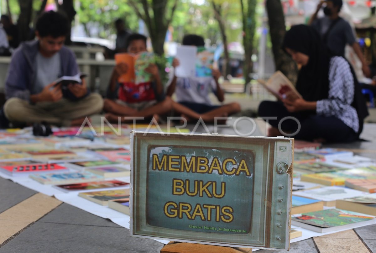 MENINGKATKAN MINAT BACA ANAK | ANTARA Foto