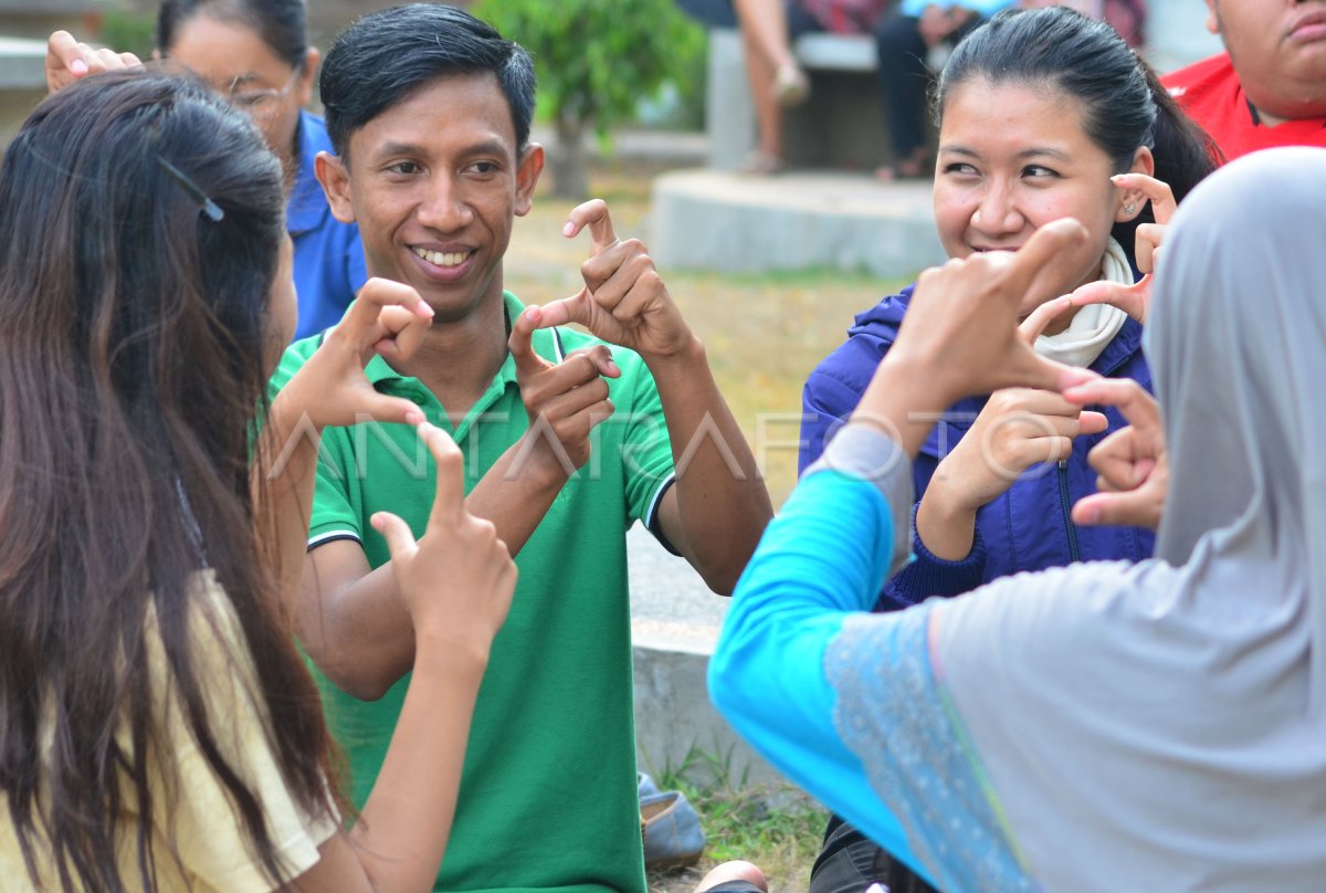 KELAS BAHASA ISYARAT | ANTARA Foto