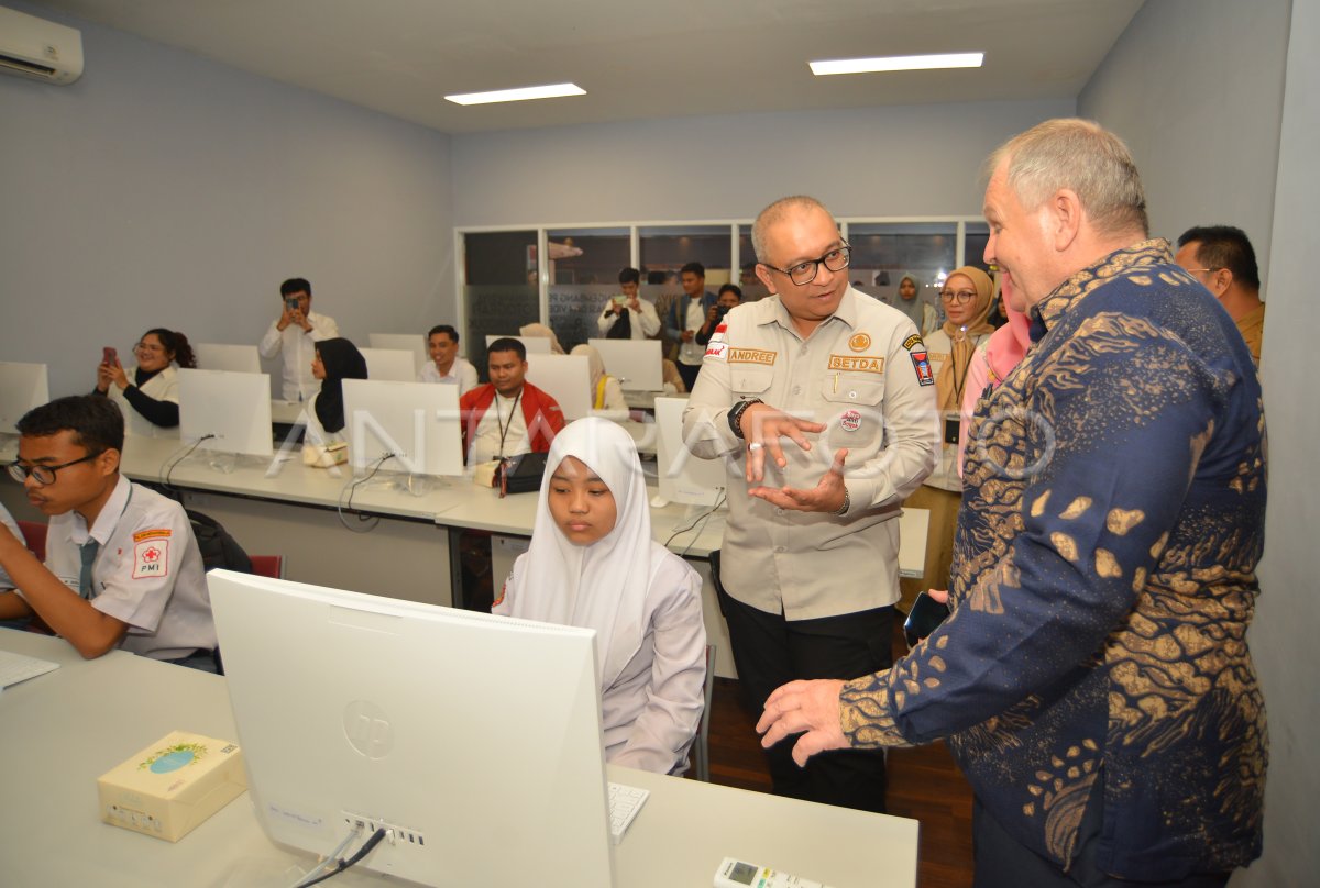 Peluncuran program pemberdayaan masyarakat Mandala Finance