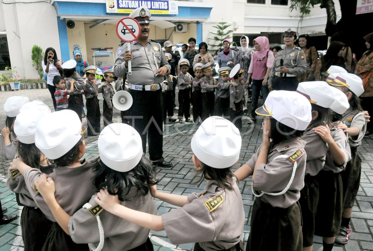 SOSIALISASI LALU LINTAS | ANTARA Foto