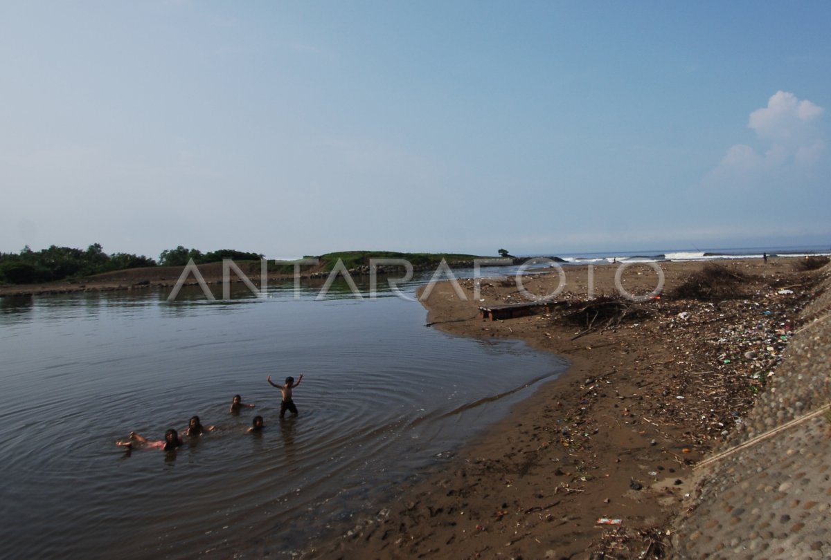 Penyempitan Muara Sungai Antara Foto 9219