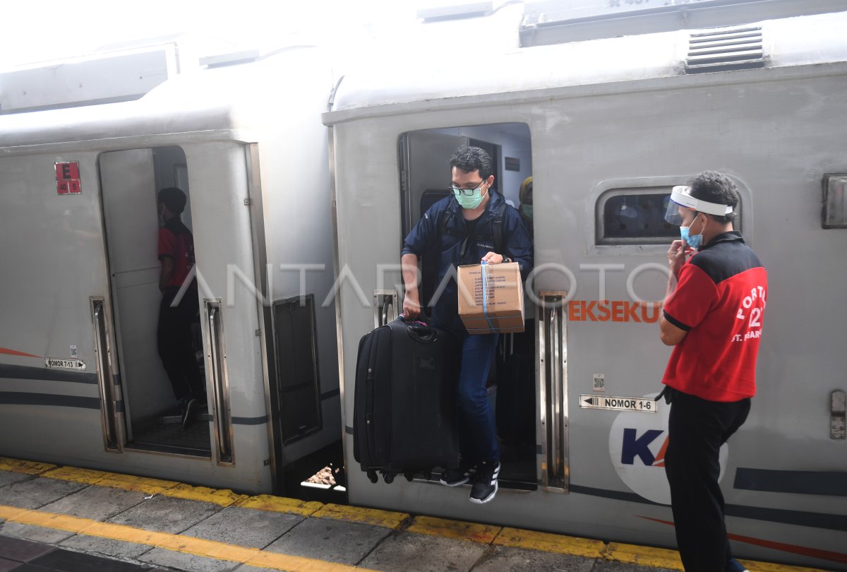 Puncak Arus Balik Kereta Api Di Daop 1 Antara Foto 1792