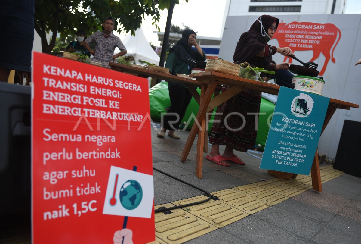 KAMPANYE ENERGI BERSIH | ANTARA Foto