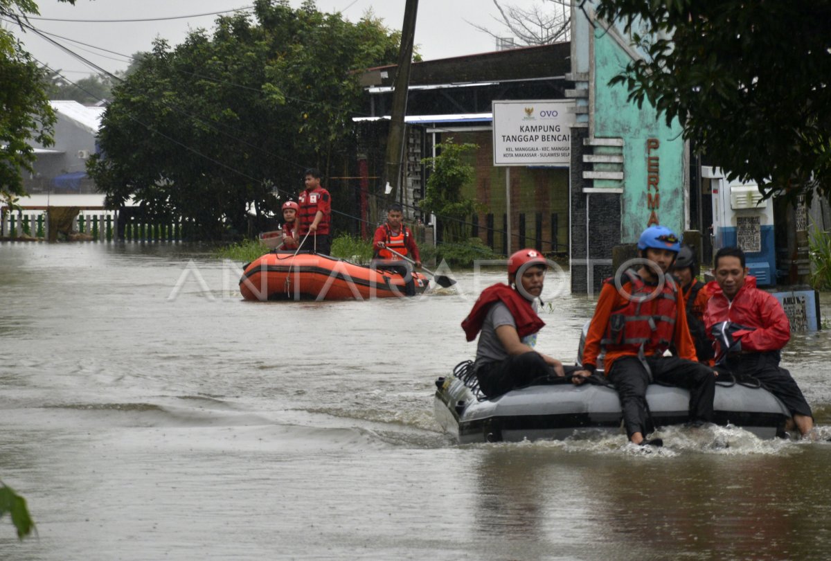 Banjir Merendam Permukiman Di Makassar Antara Foto