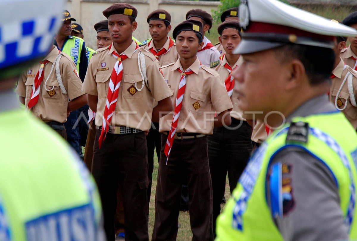 PRAMUKA BANTU OPERASI KETUPAT | ANTARA Foto