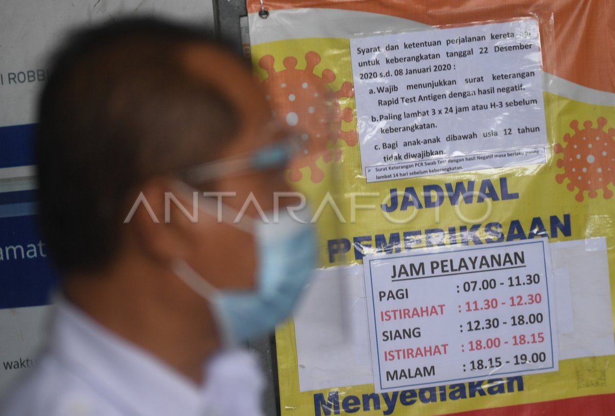 ANTREAN RAPID TES ANTIGEN DI STASIUN GAMBIR ANTARA Foto