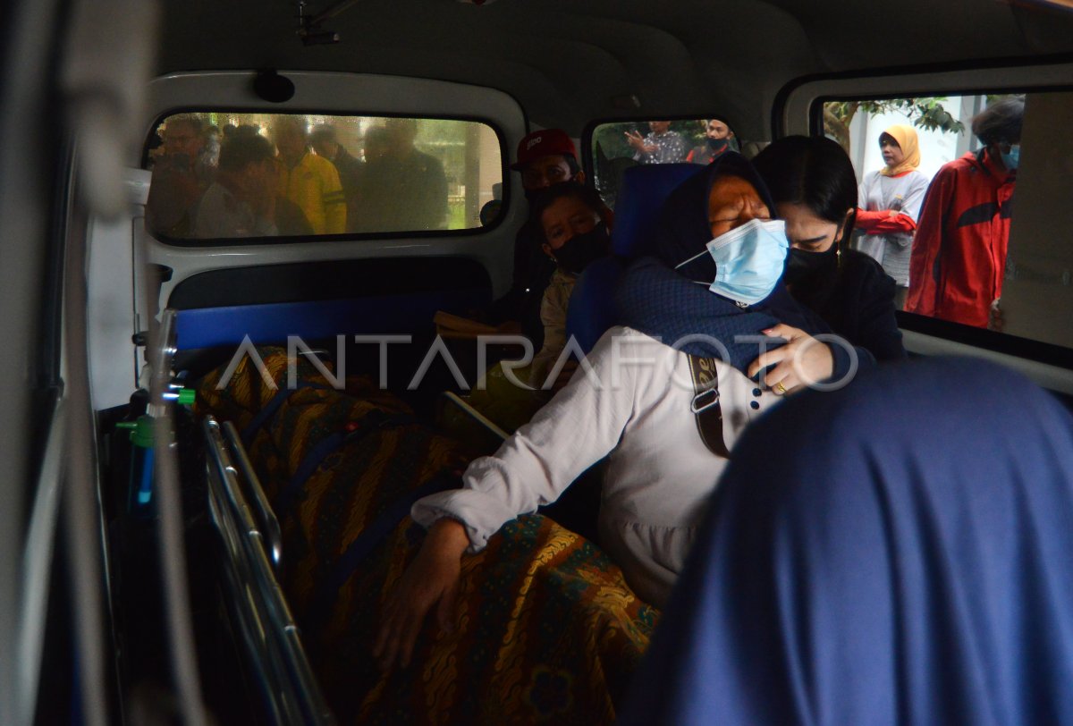 Pemulangan Jenazah Korban Erupsi Marapi | ANTARA Foto