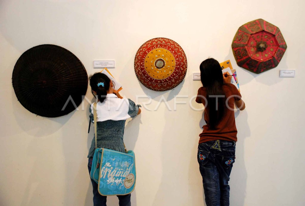 ALAT RUMAH TANGGA TRADISIONAL KUNO | ANTARA Foto