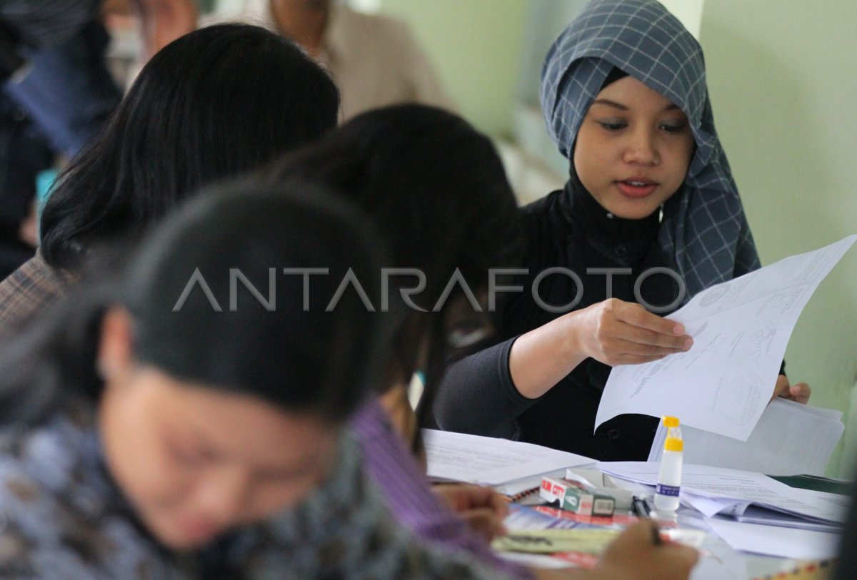 TEKAN ANGKA PENGANGGURAN | ANTARA Foto