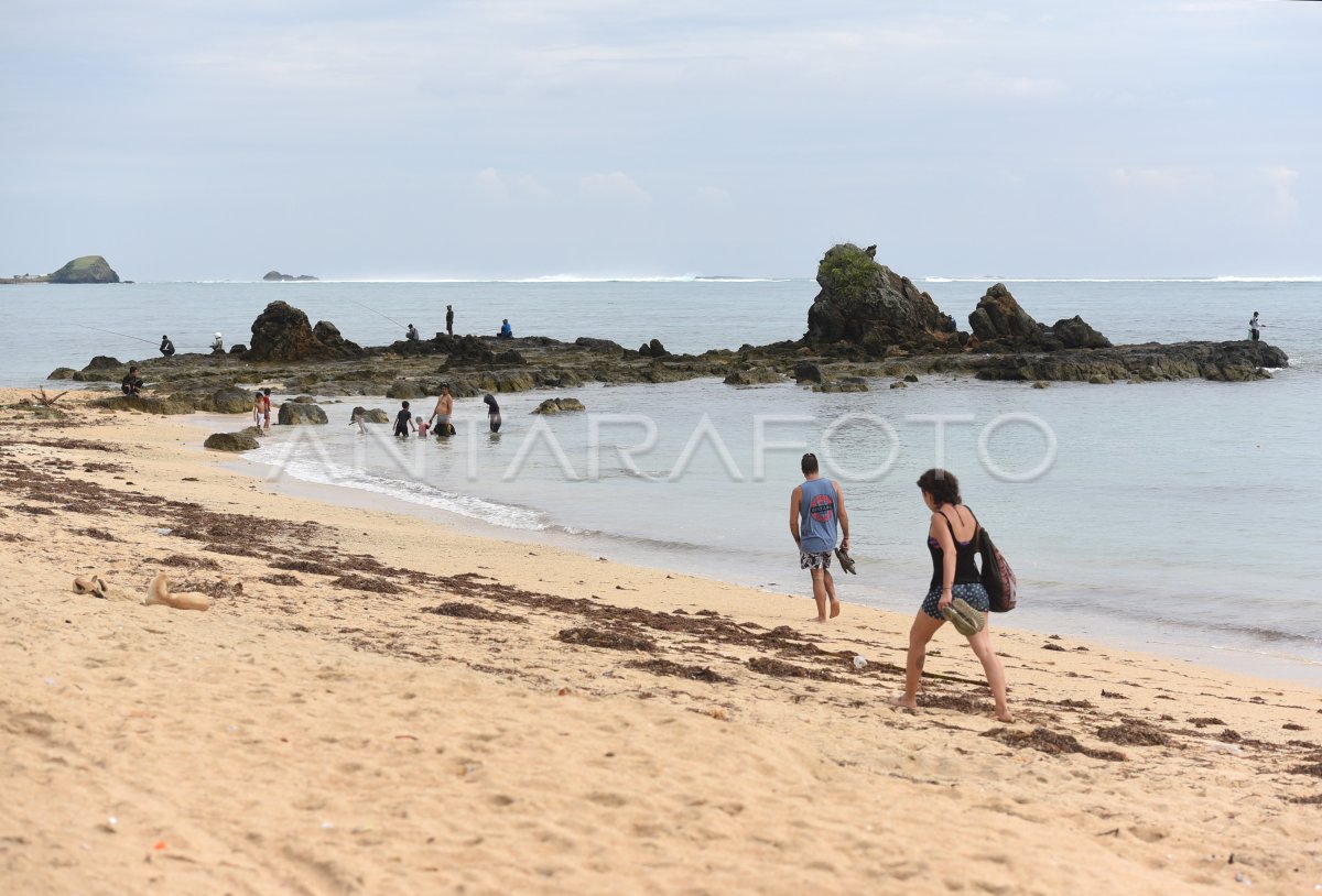 Pantai Kuta Lombok Antara Foto