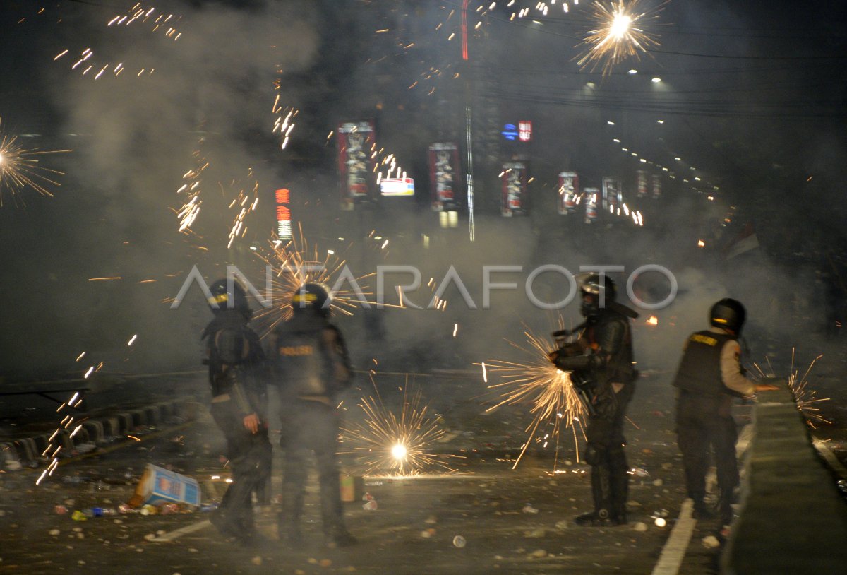 DEMO TOLAK UU CIPTA KERJA DI MAKASSAR | ANTARA Foto