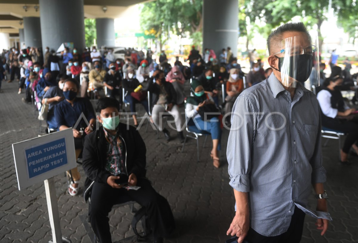 ANTREAN RAPID TES ANTIGEN DI STASIUN GAMBIR ANTARA Foto