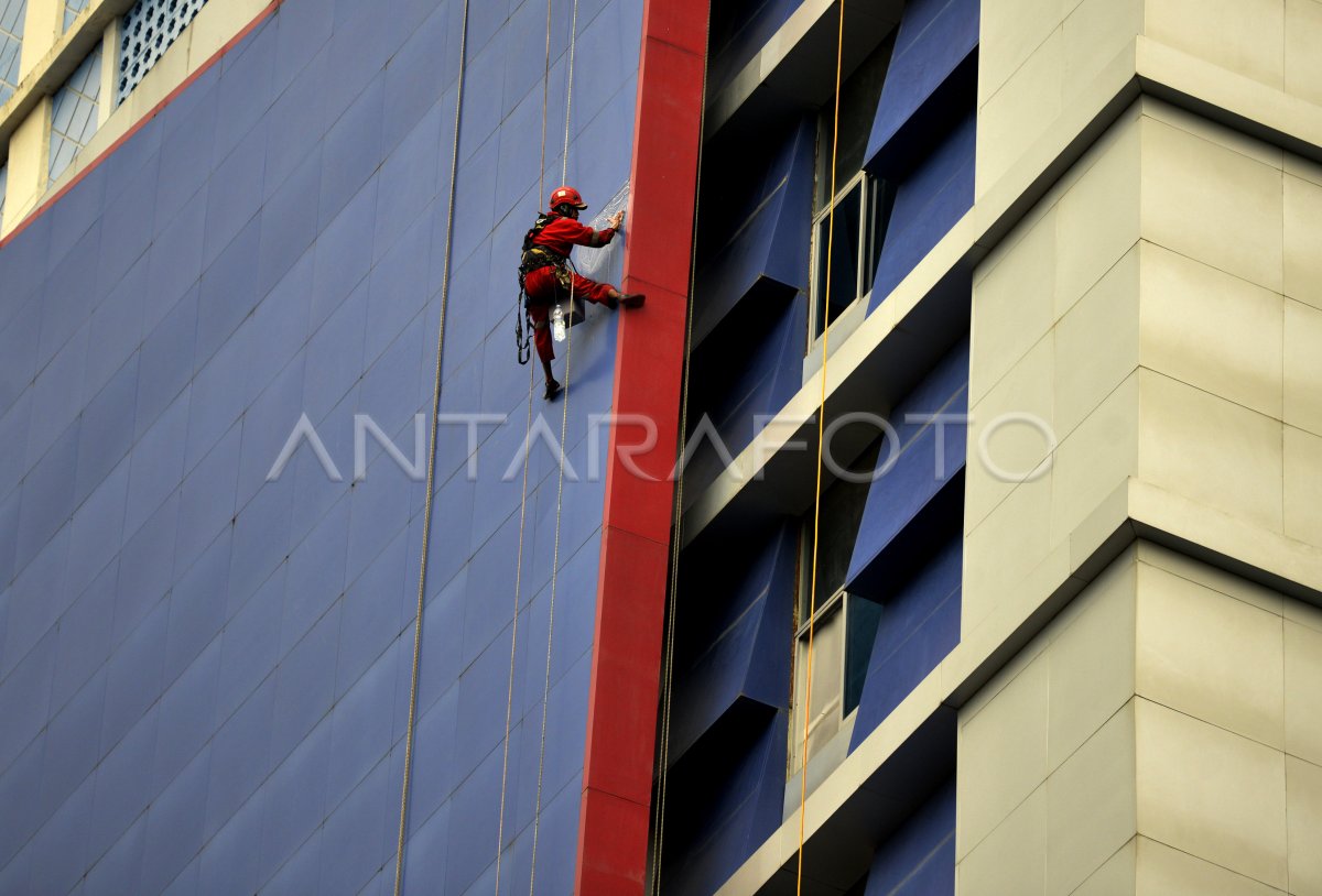 PENERAPAN SISTEM MANAJEMEN KESELAMATAN DAN KESEHATAN KERJA | ANTARA Foto