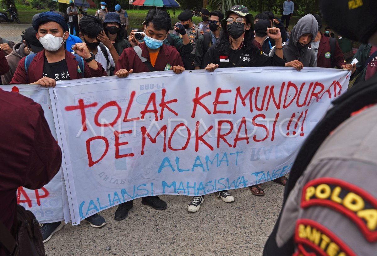 PROTES KEKERASAN APARAT TERHADAP DEMONSTRAN | ANTARA Foto