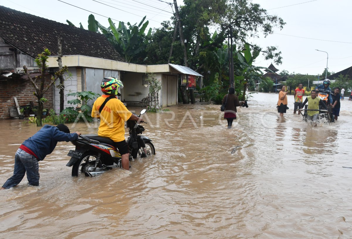 Dampak Tanggul Sungai Jerowan Jebol | ANTARA Foto