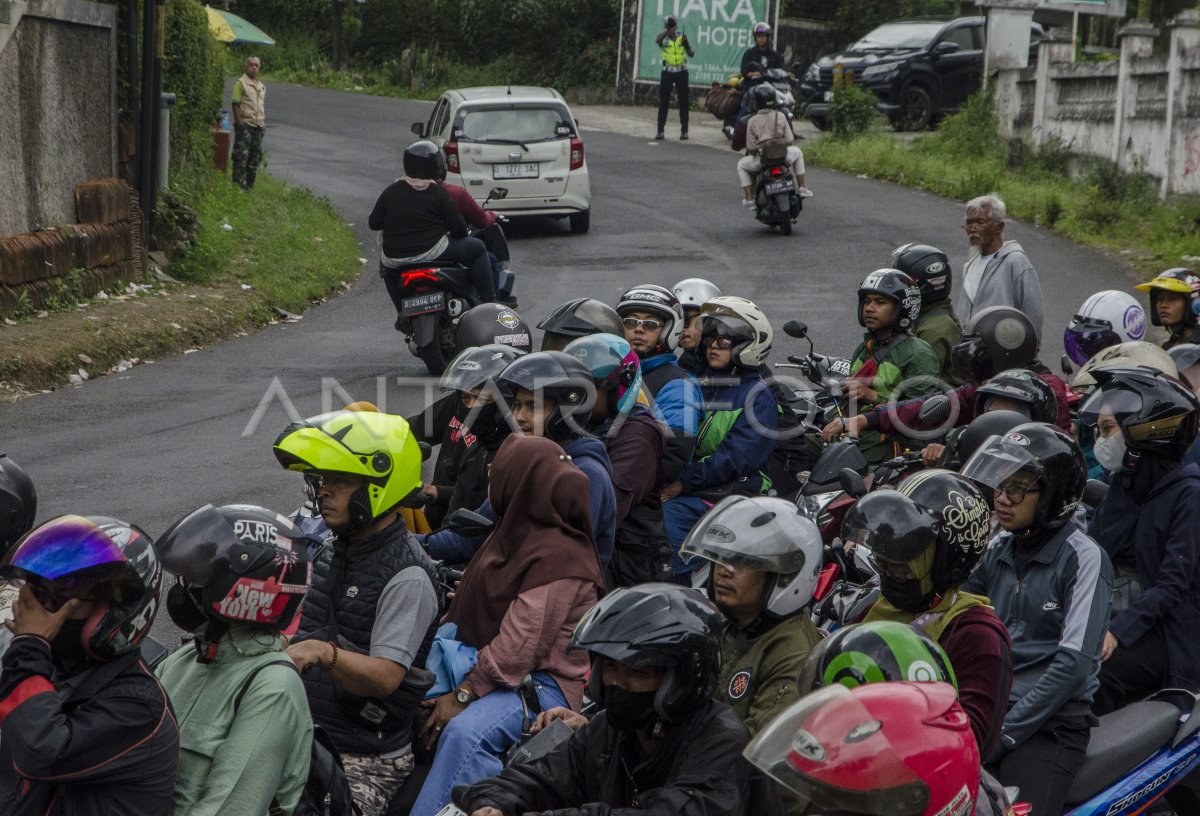 KEPADATAN JALUR WISATA LEMBANG | ANTARA Foto