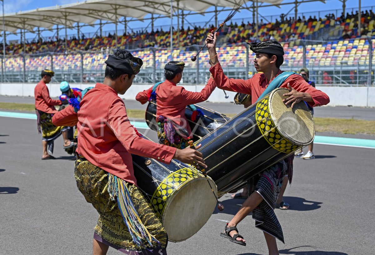 Atraksi budaya Lombok di final race ARRC 2023 Mandalika