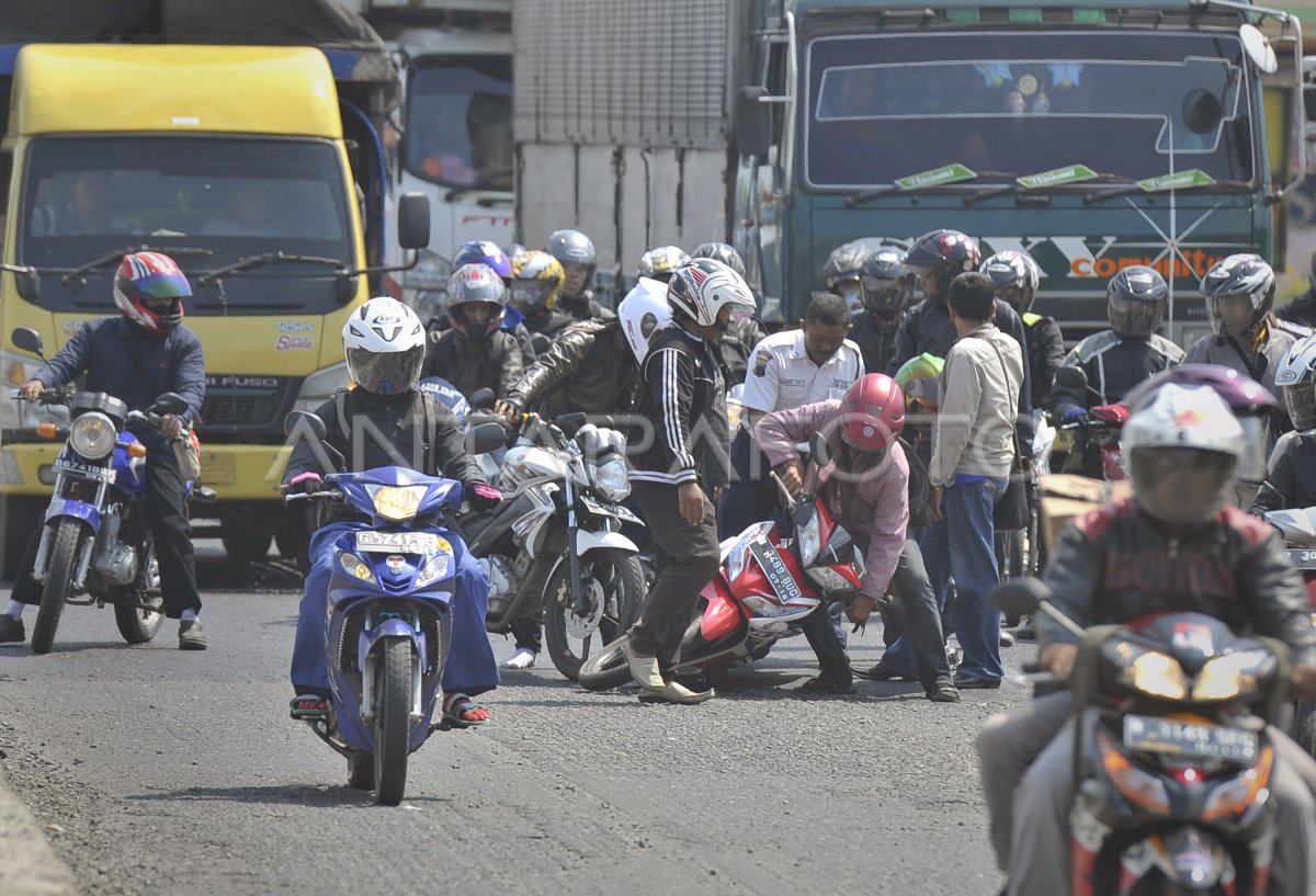 KECELAKAAN MOTOR PANTURA | ANTARA Foto