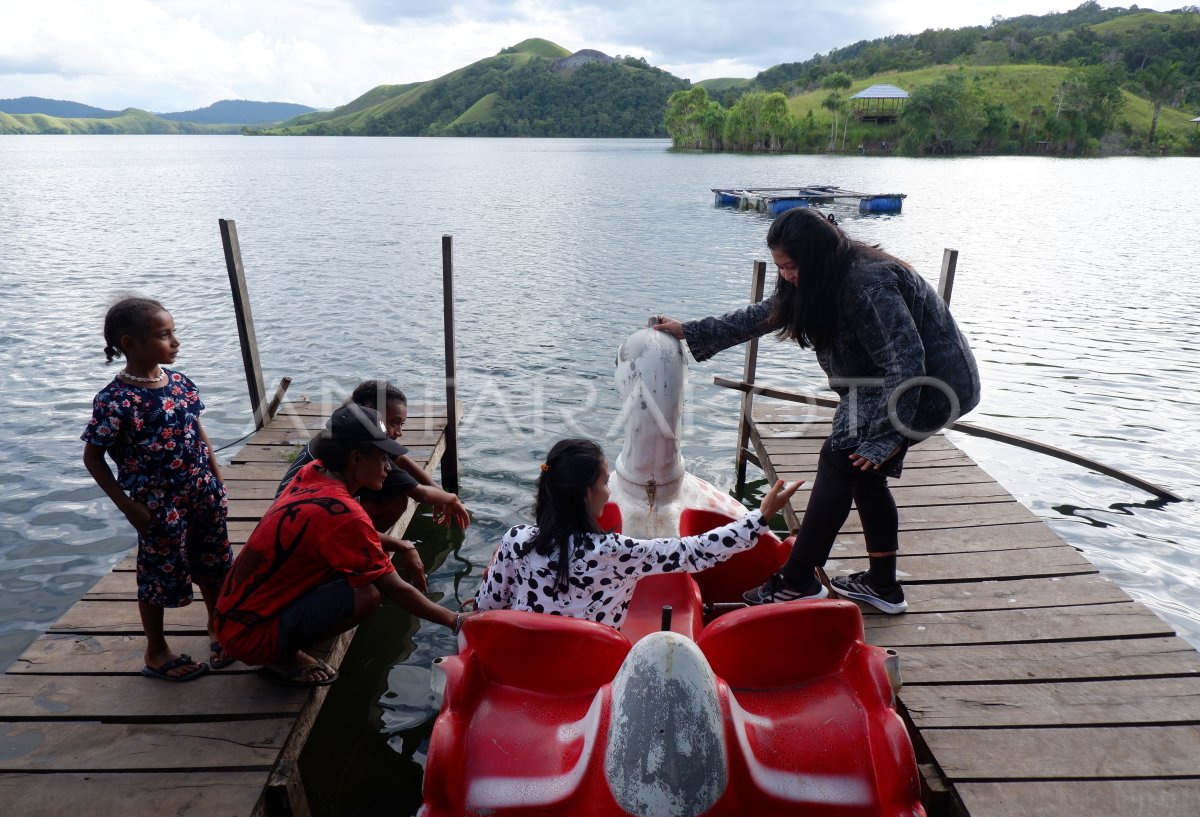 Wisata Tanjung Cinta Danau Sentani Papua