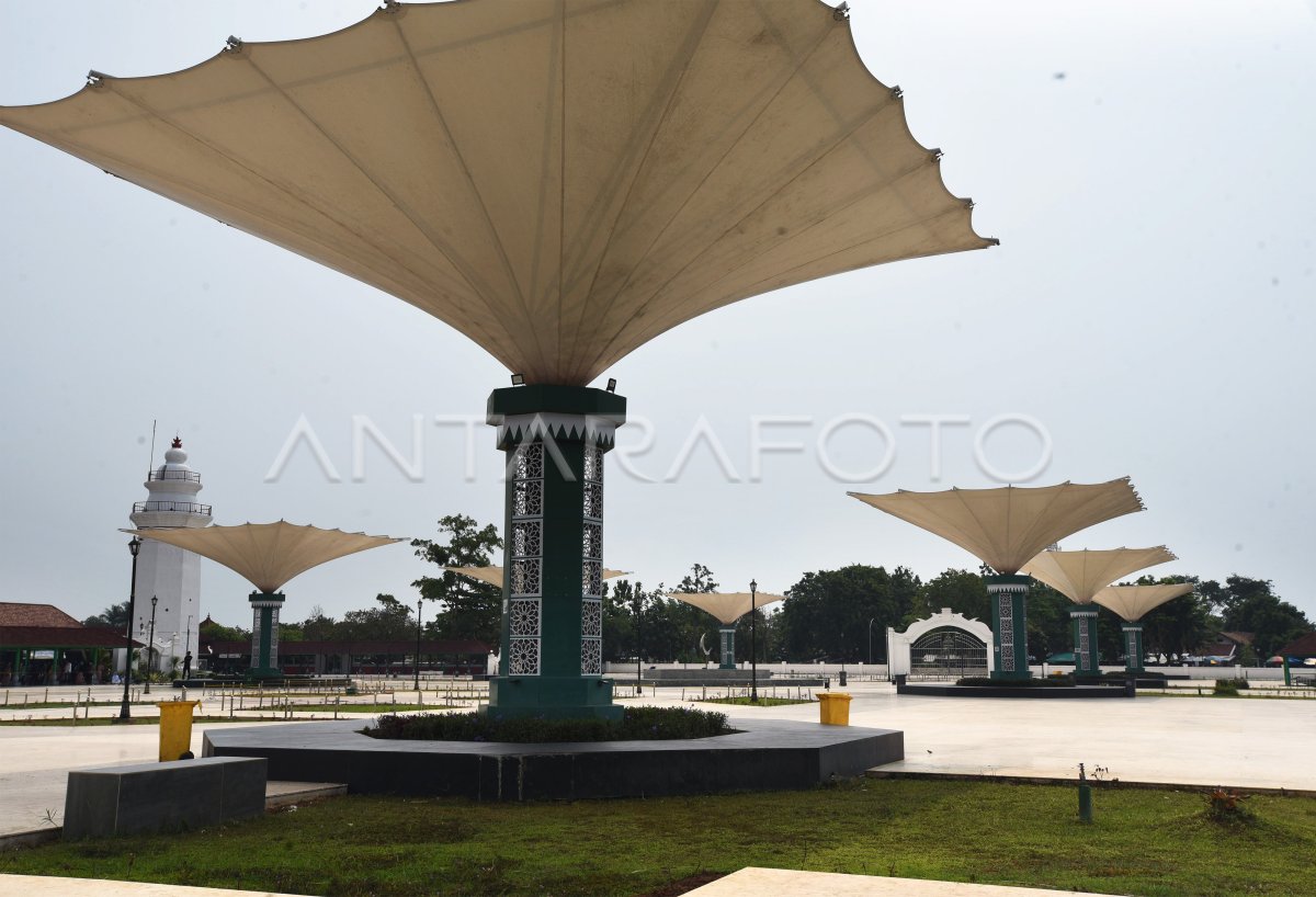 PENUTUPAN OBJEK WISATA DI BANTEN | ANTARA Foto