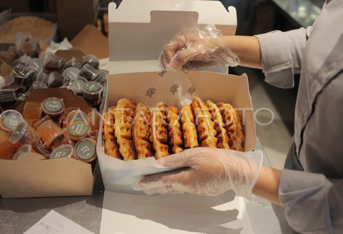 JAJANAN KEKINIAN CROFFLE | ANTARA Foto