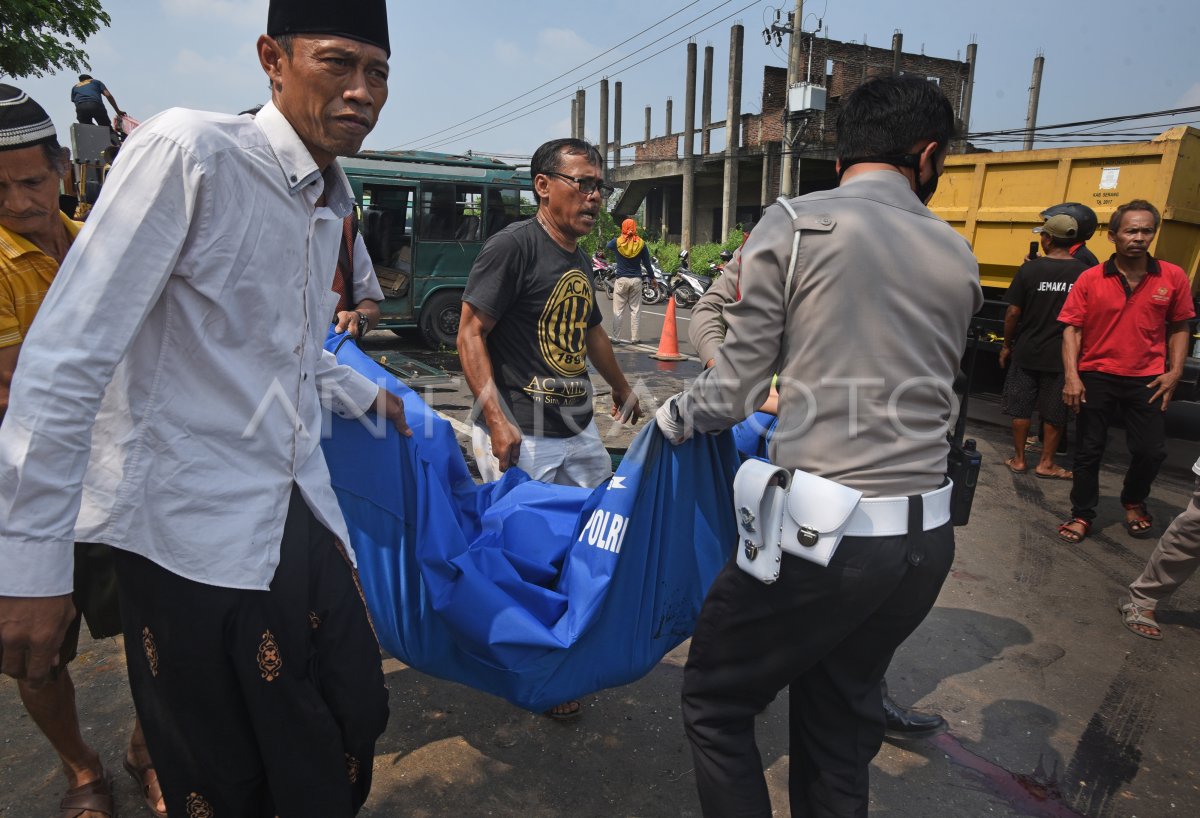 KECELAKAAN MINIBUS DI SERANG