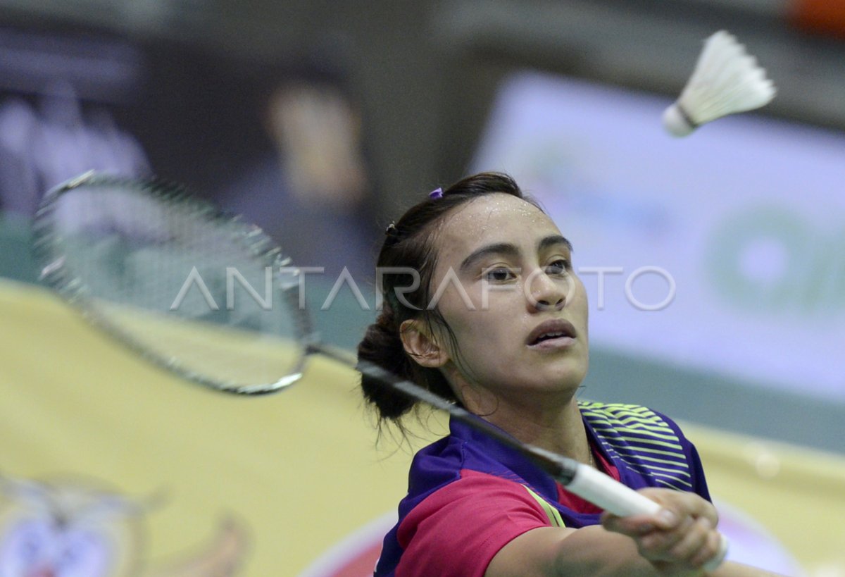 EMAS TUNGGAL PUTRI BULUTANGKIS | ANTARA Foto