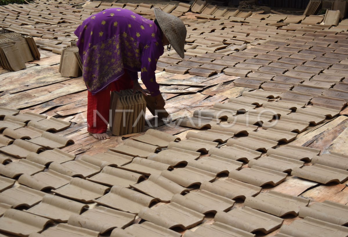 Kerajinan Genteng Tanah Liat Antara Foto 9383