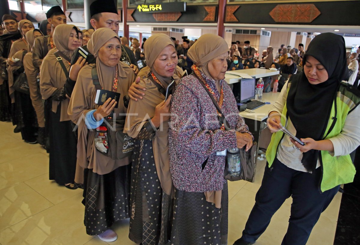 Penerbangan perdana umroh full service
