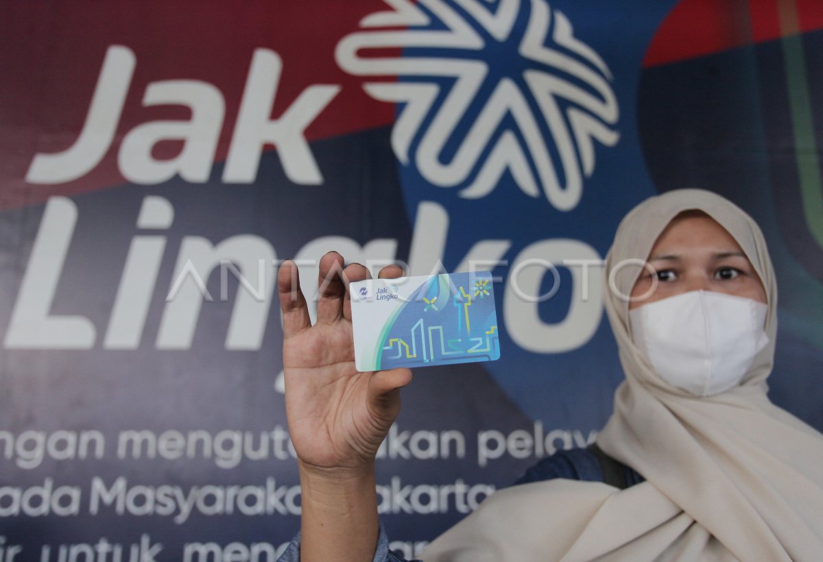 INTEGRASI PEMBAYARAN TIKET TRANSPORTASI JAKARTA | ANTARA Foto