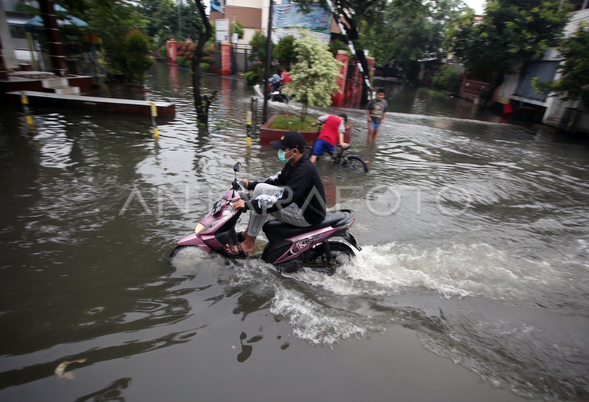 BANJIR DI PERUMAHAN TAMAN ASRI | ANTARA Foto